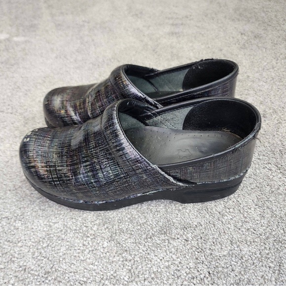 These say 37, I wear a 7 and they are too big for me - Picture 7 of 8